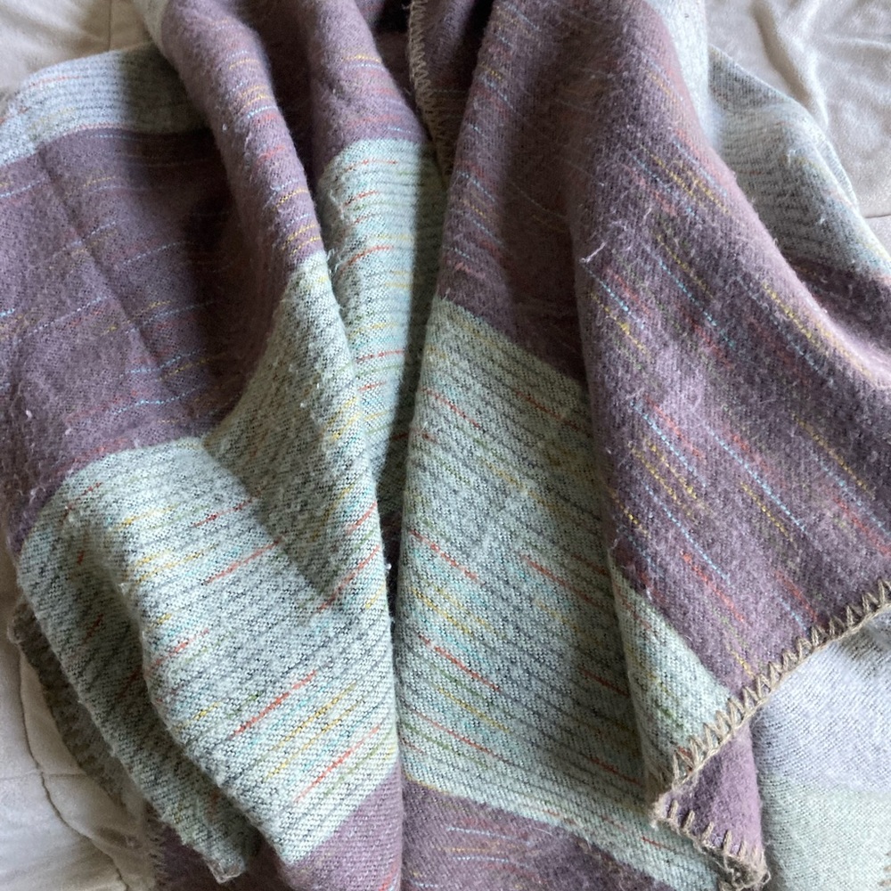 Shawl throw over - Picture 3 of 3